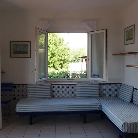 Cala Dei Peducelli 公寓式酒店