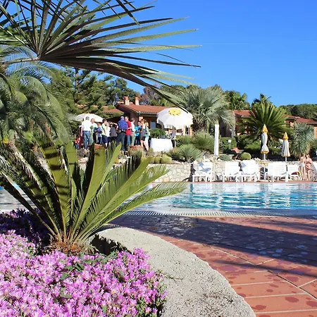 Cala Dei Peducelli 公寓式酒店 *