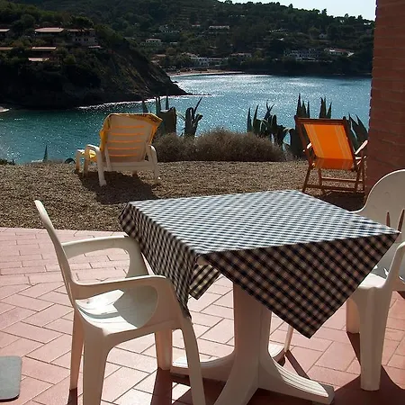Cala Dei Peducelli 卡波利韦里